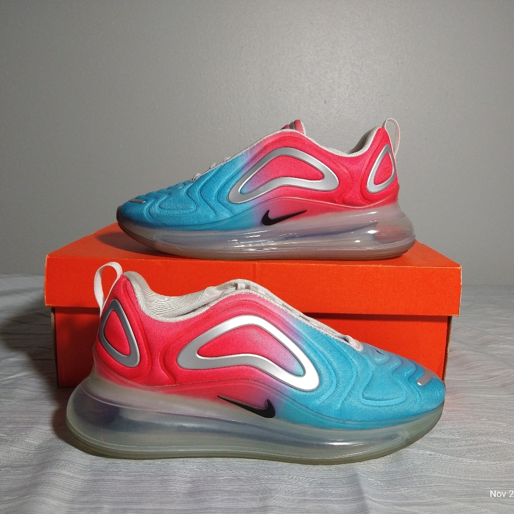 !SOLD!       Nike air max 720